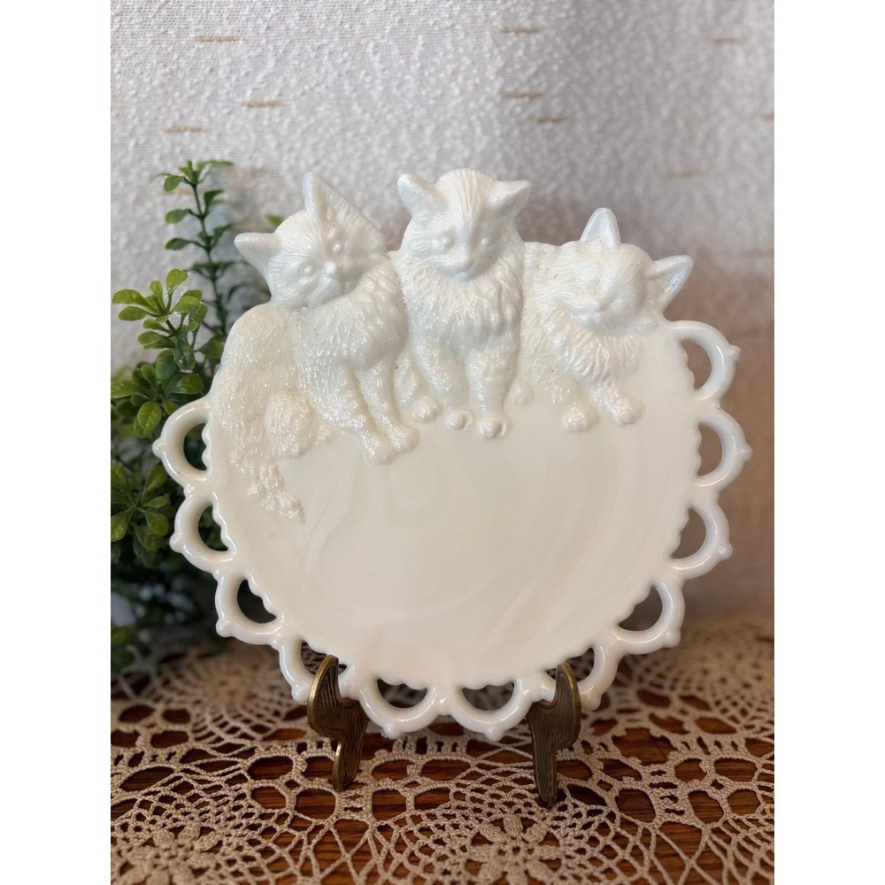Vintage Westmoreland Milk Glass Three Kittens Cat Plate 1950s